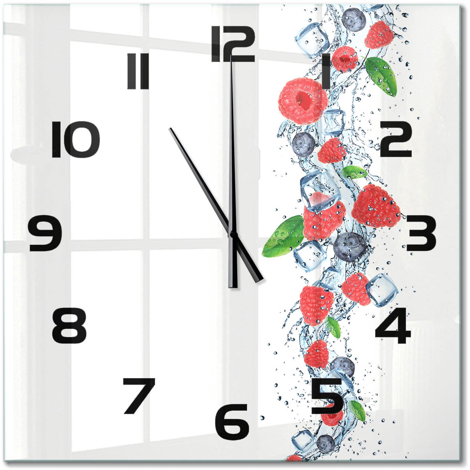 TULUP Wandklok - Bosvruchten met ijs Glazen Klok Met Print - 60x60 cm - Rood Wandklok Glas Met Motief - Zwarte handen - Vierkante Klok - Wandklok Glas Decoratie - Gekleurde Glazen Klok