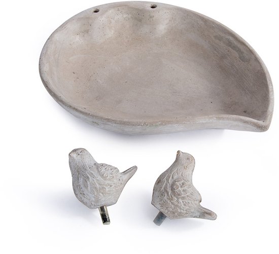 Betonnen waterschaal voor vogels met twee losse, bijpassende vogelfiguren met bevestigingspen.