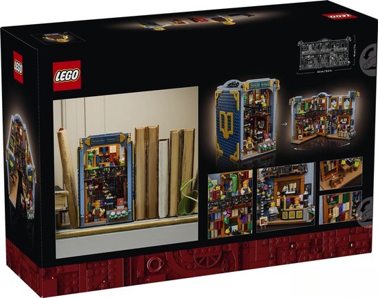 Achterkant van de LEGO doos toont de Brickville Books boekensteun tussen echte boeken op een plank.