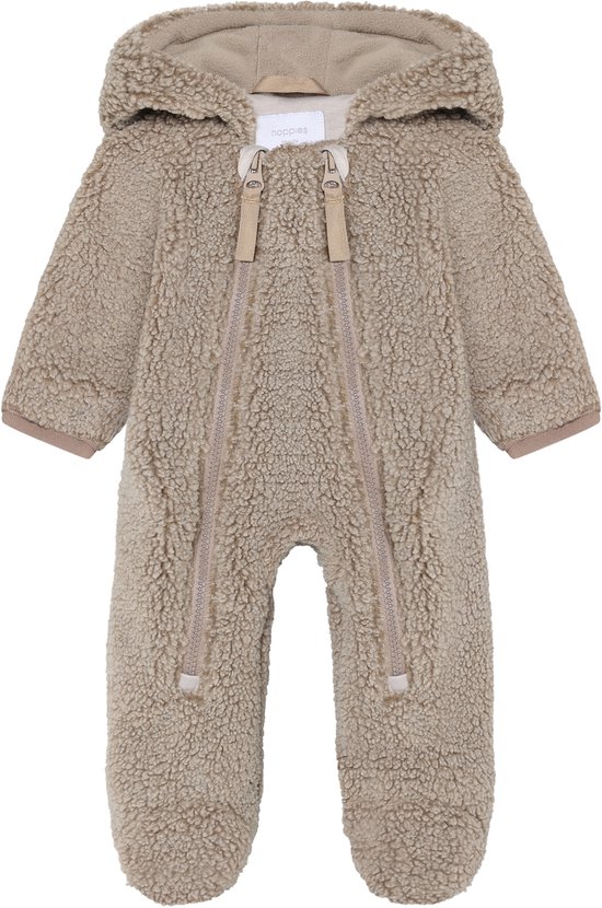 Bruin teddy pak met capuchon, ritsen en roze bies.