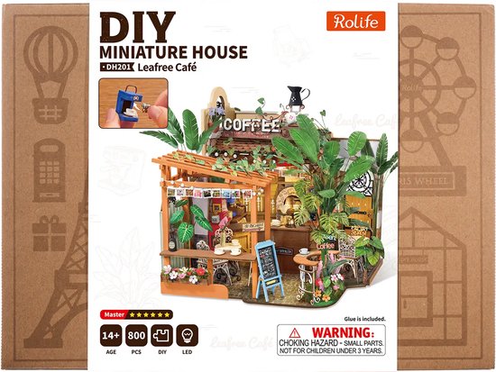 Doos van het Rolife DH201 'Leafree Café' miniatuurhuis met afbeelding van het voltooide model en specificaties.