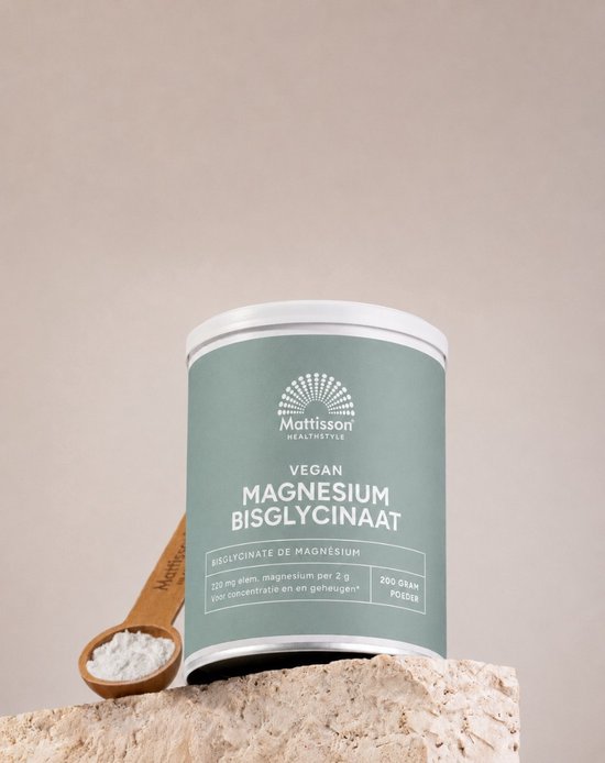 Blik Mattisson Vegan Magnesium Bisglycinaat 200 gram poeder, met schepje met poeder.