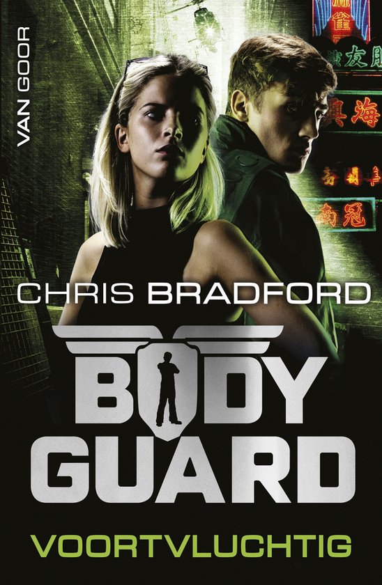 Boekomslag Bodyguard 6: Voortvluchtig met Chris Bradford en twee jonge acteurs.