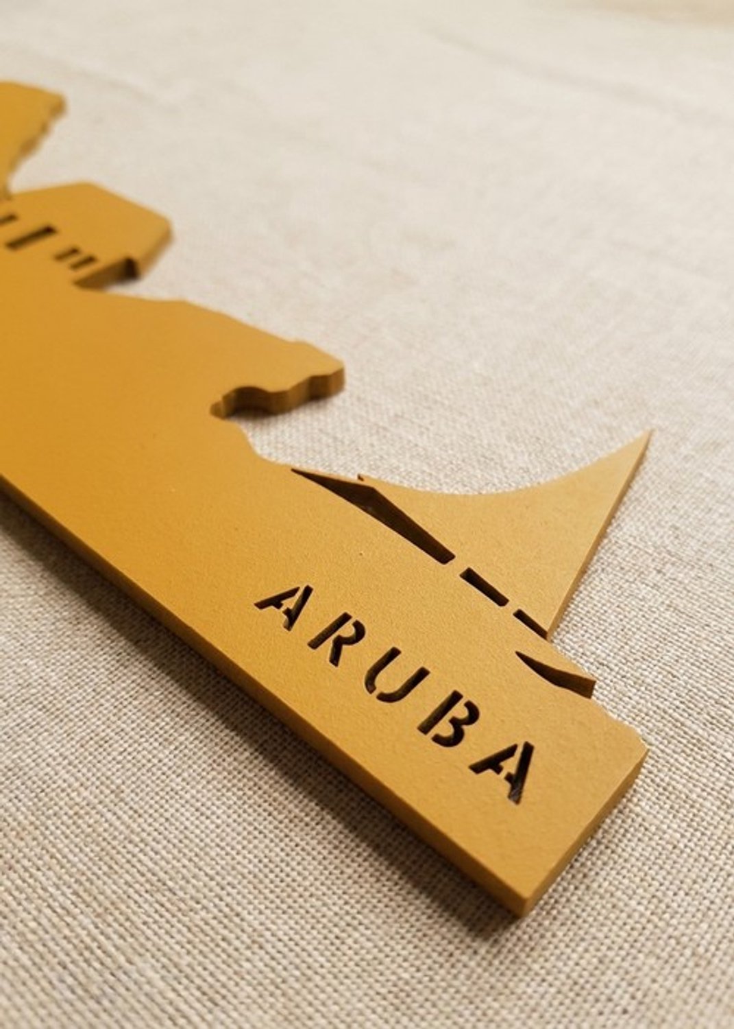 Houten Skyline Aruba | Wanddecoratie voor aan de muur | Geel MDF | 70 x 14 cm