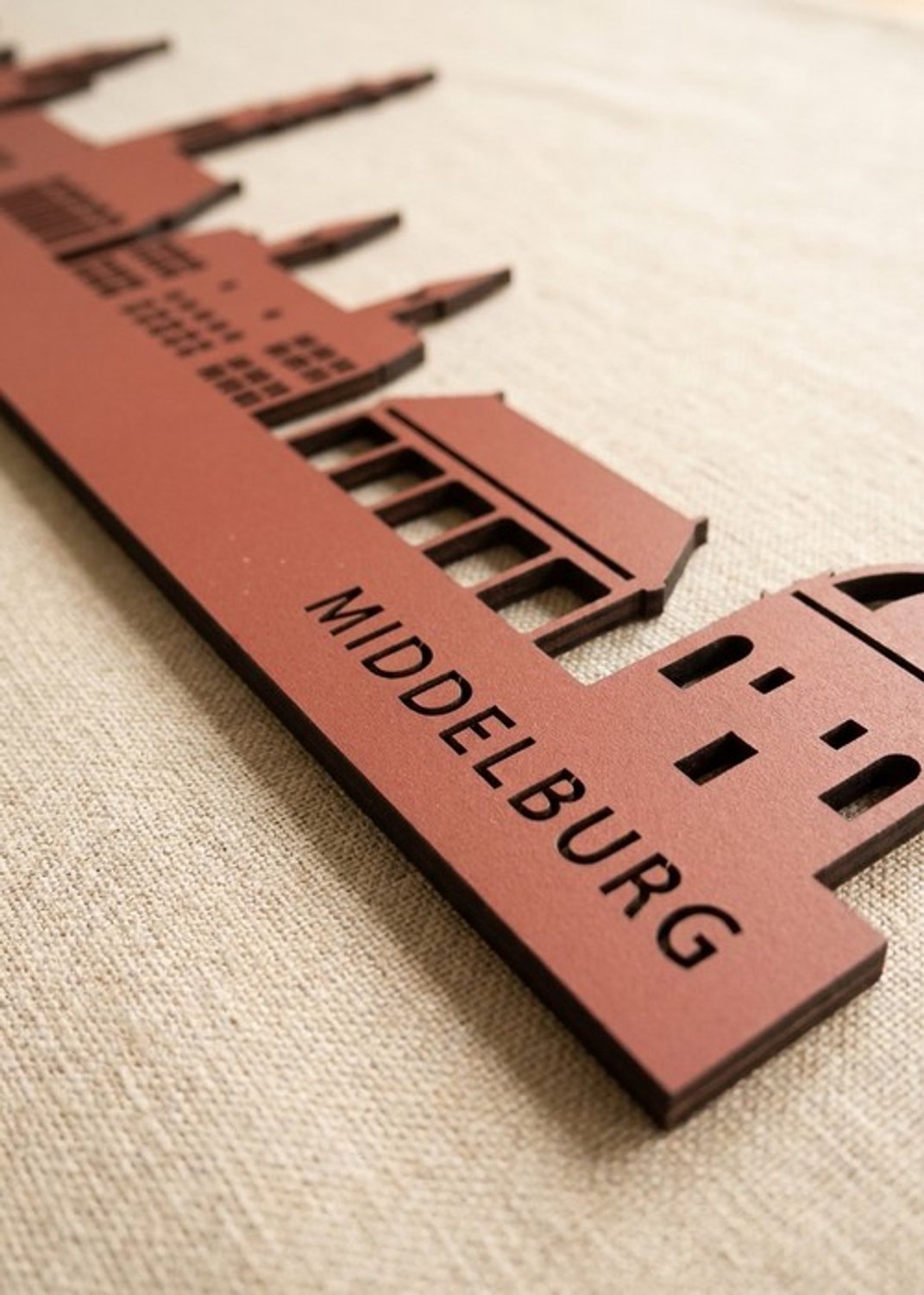 Houten Skyline Middelburg | Wanddecoratie voor aan de muur | Rood MDF | 100 x 19 cm