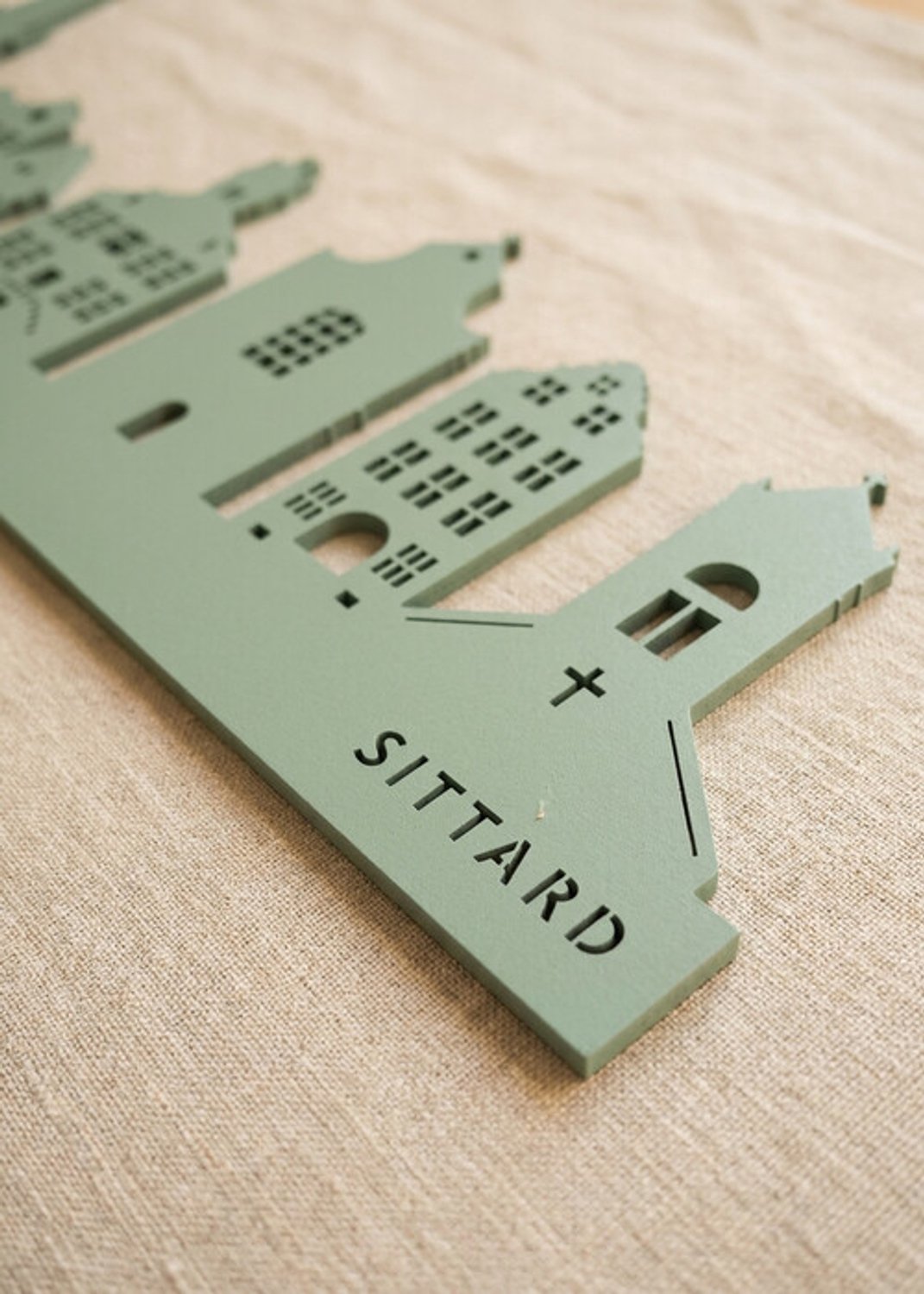 Houten Skyline Sittard | Wanddecoratie voor aan de muur | Groen MDF | 70 cm breed