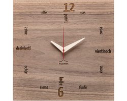 Wandklok van Walnoot met Uniek Design