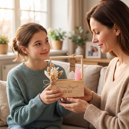 Wellness Cadeauset voor Vrouwen Ontspanningscadeau voor Vrouwen Houten Geschenkmand Met Kaarsen Gedroogde Bloemen Labels Van Kraftpapier Verjaardagscadeau Voor Vriendin Of Jubileumcadeau — afbeelding 3
