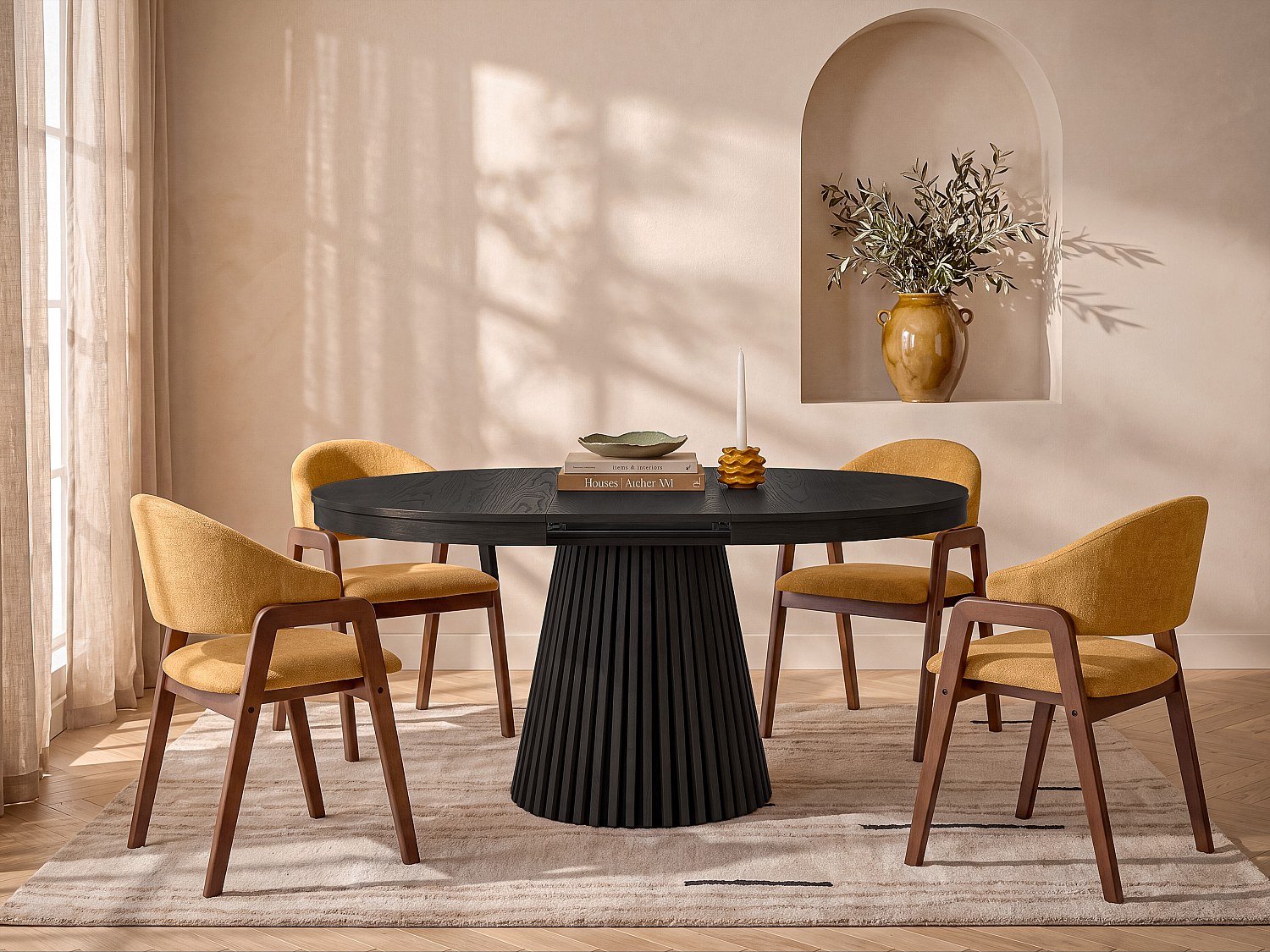 Vente-unique Uitschuifbare eettafel voor 4 tot 6 personen in eiken fineer - Zwart CARMIZA