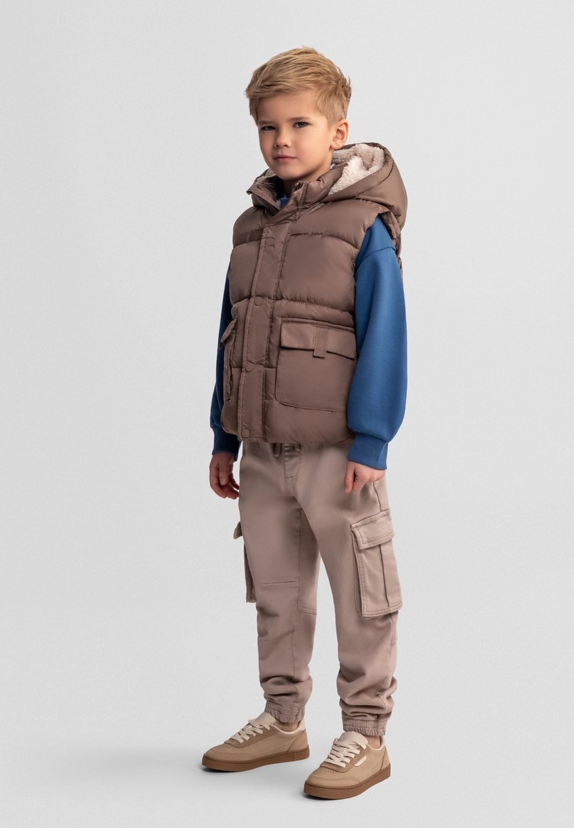 Minoti gewatteerde bodywarmer jongens met capuchon gevoerd Beige