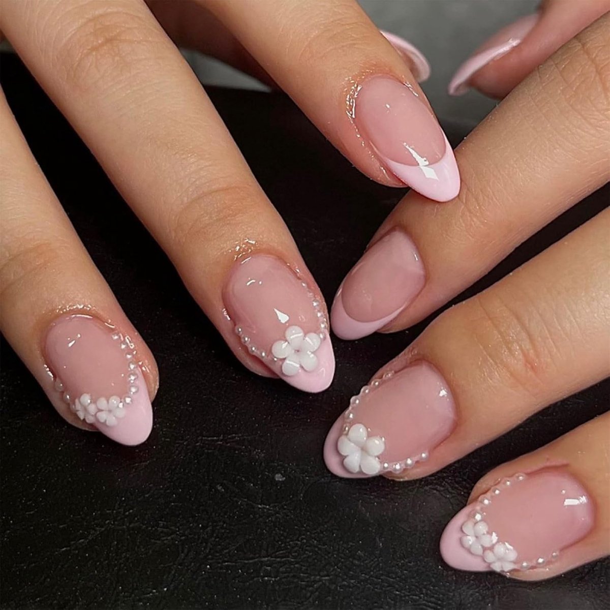 On Nails, 24 stuks French tip nagels om op te plakken, kunstnagels met pareldesign, ovale korte plaknagels, herbruikbare acrylnagels voor dames (C)