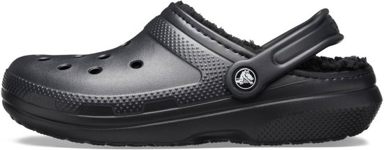 Zwarte Crocs Classic Lined Clog zijaanzicht met zwarte voering en kenmerkend logo.