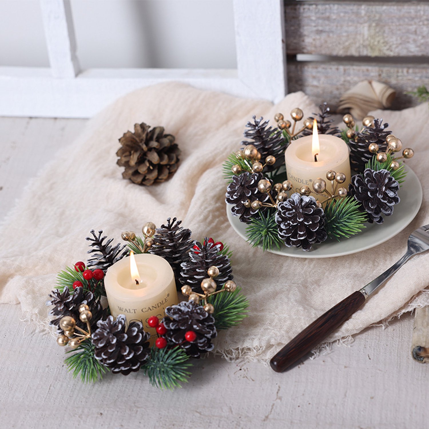 Kerstkrans - 2 stuks - kunstmatige krans - Kerstdecoratie - Bloemenkrans - Met kunstmatige rode bessen - Kersttafeldecoratie - decoratieve ring voor kaarsen, rustiek kersttafelstuk of versiering – foto 5