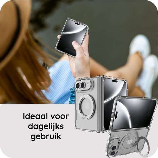 Persoon die een transparant hoesje vasthoudt, met extra weergaven van het hoesje met standaard.