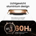 Close-up van de gouden smartwatch met wit bandje, met focus op het lichte aluminium design. Toont een 60Hz scherm.