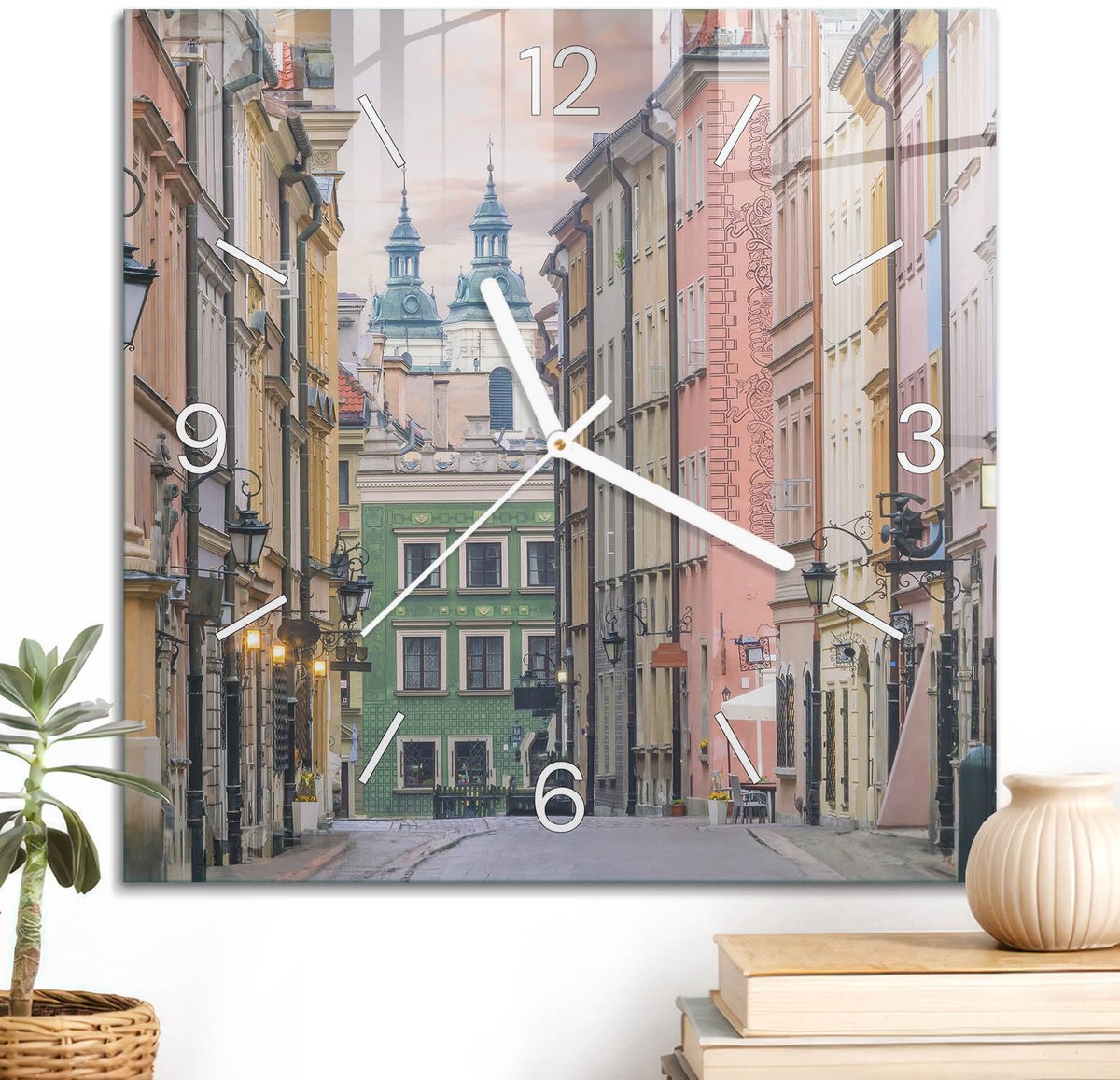 ArtPrintCave Roze Glazen Klok - 30x30 cm - Wandklok Vierkant - Oude Stad Wandklok Keuken - Architectuur Unieke Klok - Witte Klokwijzers