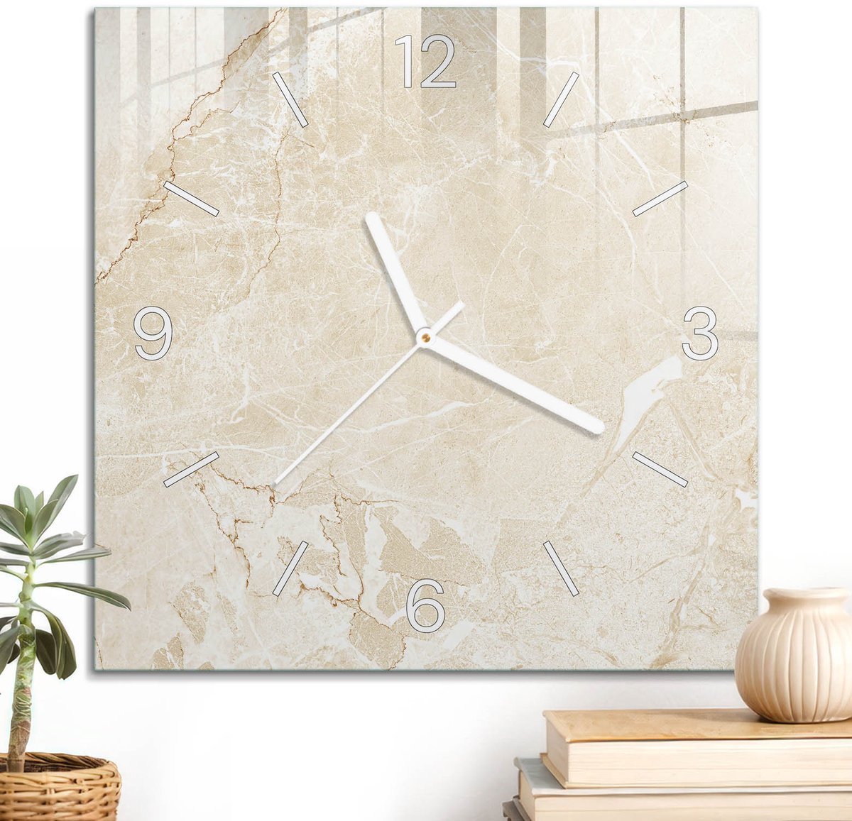 ArtPrintCave Beige Glazen Klok - 30x30 cm - Wandklok Vierkant - Steenstructuur Stille Wandklok - Achtergronden En Patronen Wandklok Keuken - Witte Klokwijzers