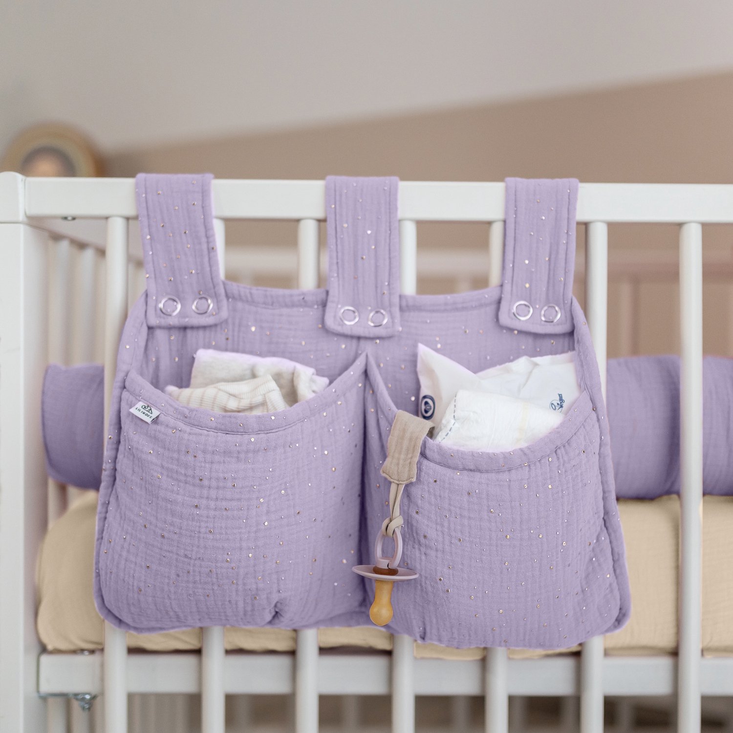 LILIMAUS Bed organizer voor kinderbed met gouden details - hangend bedtasje met 2 vakken - mousseline katoen - lila