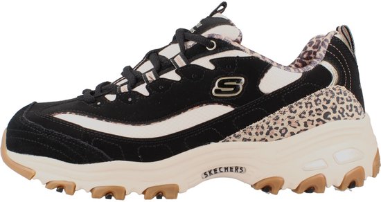 Zijaanzicht van een Skechers sneaker in zwart en wit met luipaardaccenten en Skechers-logo.