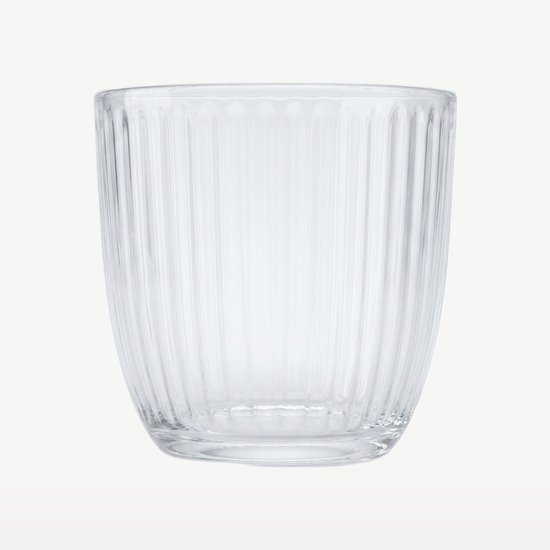 Verre vide à côtes verticales.