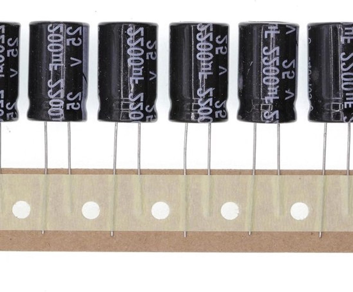 Elektrolytische Condensator - Aluminium Component - Elektronische Projecten - Plug-in Mount - 2200UF 25V - Zwart