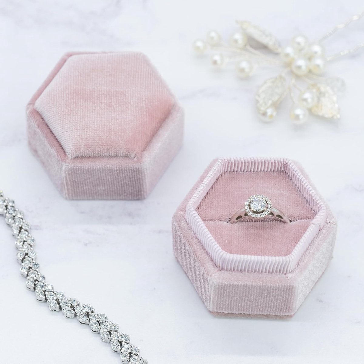 Dailygoods- Ringenbox Luxe - Roze Fluwelen Ringdoos - Sieraden Opbergdoos - Huwelijksaanzoek - Geschenkdoos met Schuim Binnenkant - Elegant Design - J