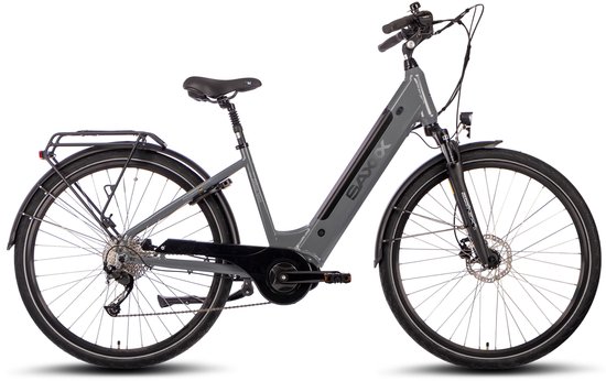 SAXXX Deluxe Sport Elektrische Fiets 28 inch - 250W Middenmotor - 36V 418Wh Geïntegreerde Lithium Accu - 95% Vooraf Geassembleerd - Shimano Alivio 9 Versnellingen - Hydraulische Schijfremmen - SR Suntour Verende Voorvork - mat grijs-zilver