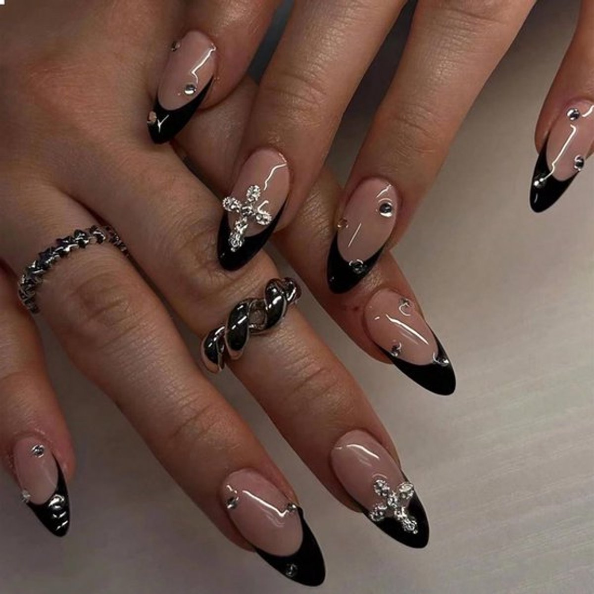 Kunstnagelset 24 Stuks - Amandelvorm - 3D-Legering - Franse Tip - Nagellijm - Inclusief Nagelvijl - Tot 14 Dagen Houdbaarheid - Nepnagels
