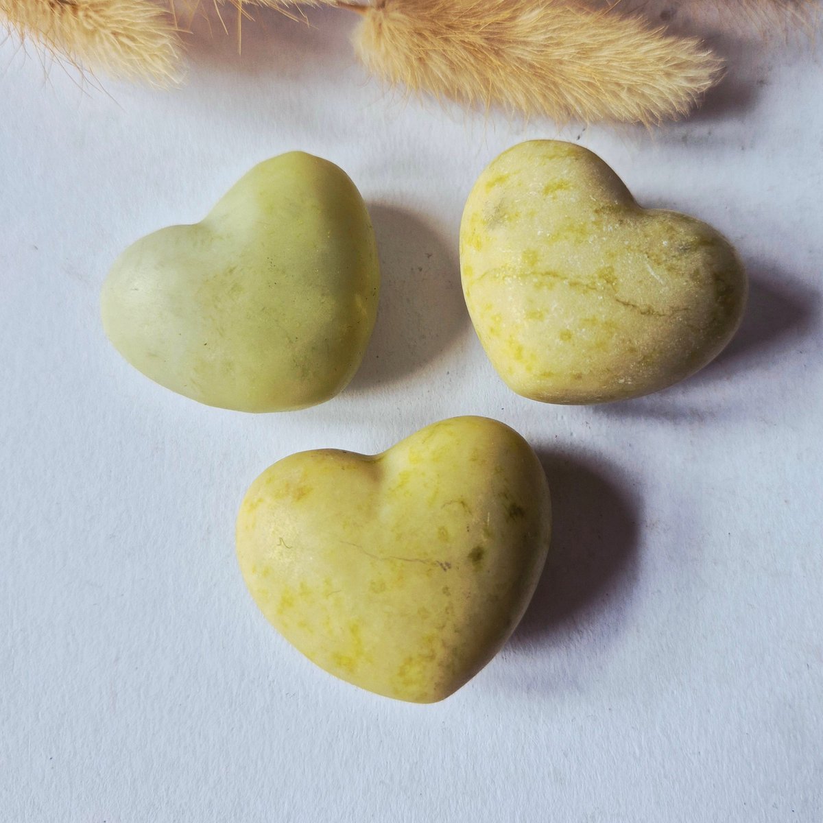 Edelsteen Bol Hartje Zaksteen 3-4cm – Citroen Jade (Lemon Jade)