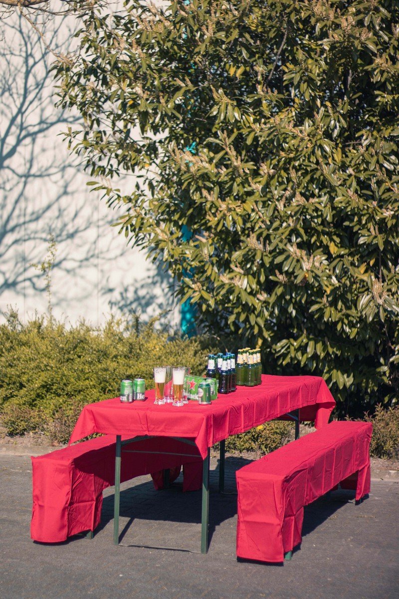 Beer Tableset Vlamvertragend rood 3304 1st 100x260cm/ 2st 220x25x45cm