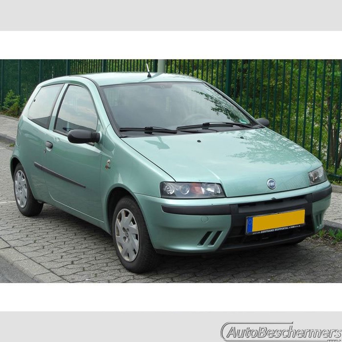 Stootlijsten set zwart voor Fiat Punto 3-deurs 1999-2005. De stootstrips zijn zelfklevend. Set a 4 stuks (#0007)