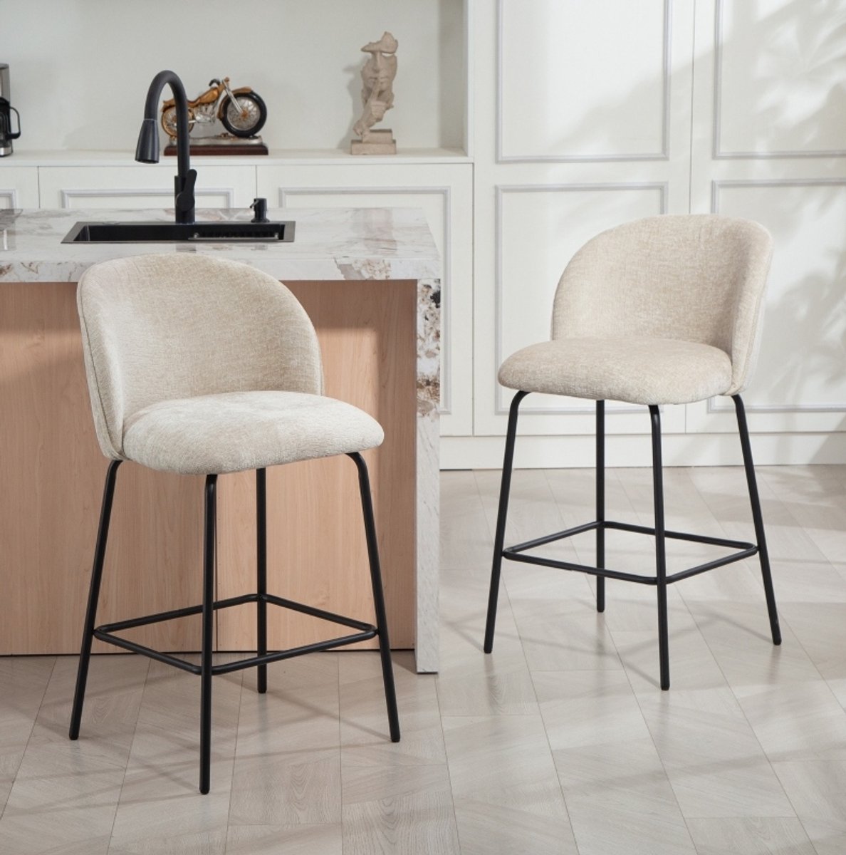 OKWISH Barkruk – Set van 2, 68 cm – Met Rugleuning, Voetensteun en Zachte Polsterzitting – Voor Keukeniland en Eetkamer – Stof – Beige