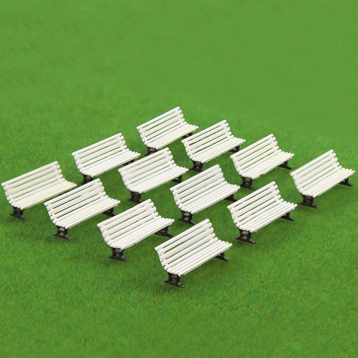 Modelbanken 12 stuks op schaal 1:87 voor H0 spoor, ideaal voor modelbouw, tuin en decoratie (wit met bruin)