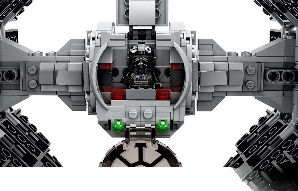 LEGO Star Wars Mandalorian Fang Fighter vs. TIE Interceptor Set - 75348 — afbeelding 7