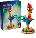 Kit de construction LEGO Disney Vaiana 2 Heihei avec Moana, le poulet rouge, jaune, bleu et vert sur une petite île.