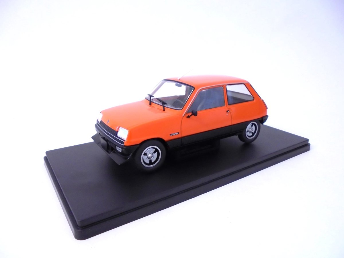 Elzusha - 1/24 Schaal Auto - Compatibel met Renault 5 Mirage