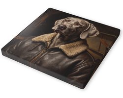 Canvas schilderij Weimaraner hond als piloot in lederen jas Canis lupus familiaris portret met bontkraag en vliegtuig Stoere wanddecoratie voor de woonkamer of mancave Uniek hondenliefhebber cadeau