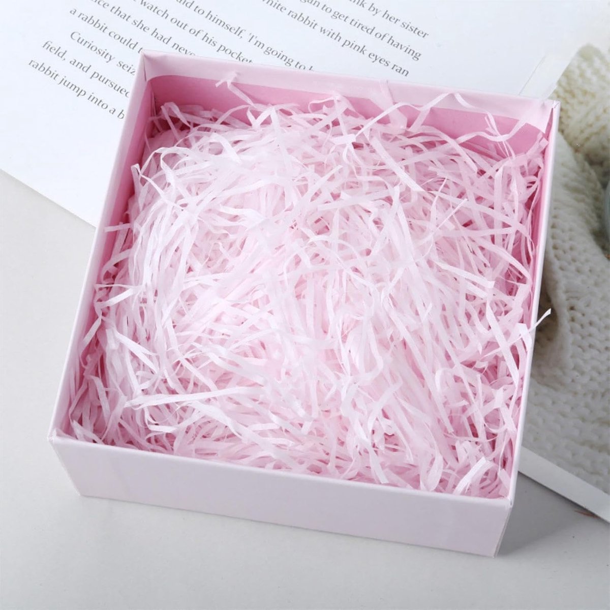 Versnipperd papier, geschenkdoos, pakketdecoratie (lichtroze)