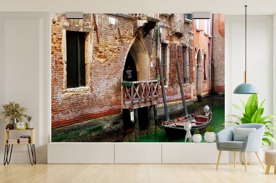 Behang - Fotobehang Grachtenpanden in Italië - Breedte 375 cm x hoogte 280 cm