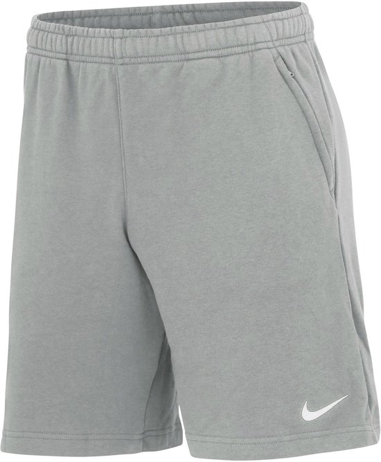 Grijze Nike joggingbroek voor heren met elastische tailleband, steekzakken en een wit Nike logo op de linker broekspijp.