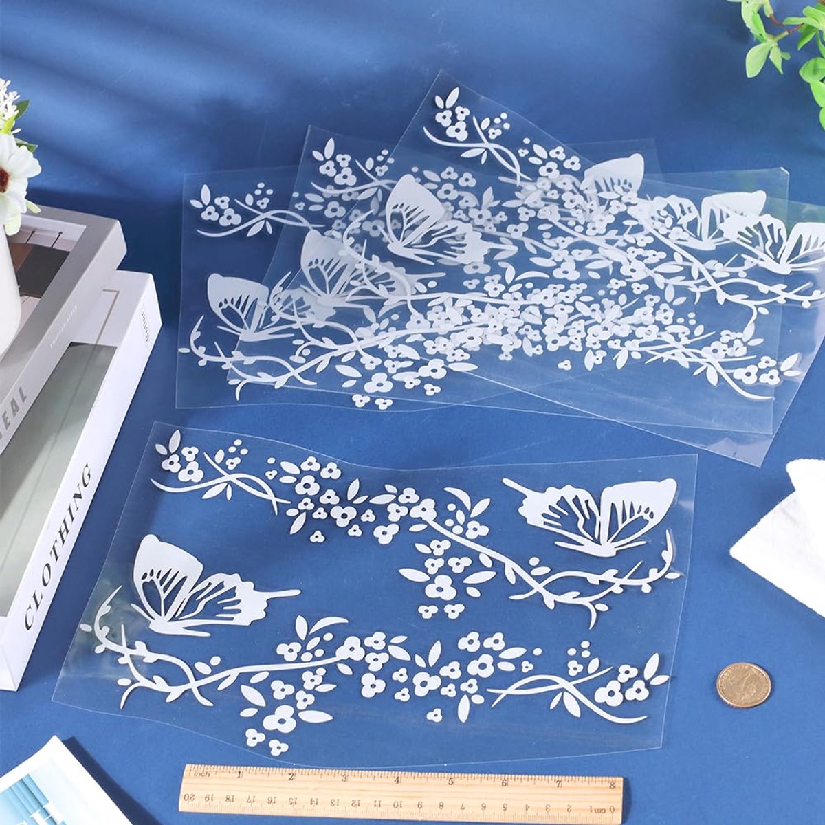 4-delige Bloemen-Vlinder-Sticker Vlinders Die Bloemen Kussen Auto-Sticker Reflecterende Vinyl-Waterdichte Sticker Dames-Autosticker Voor Auto Vrachtwagen SUV Wandkunst Laptop Wit