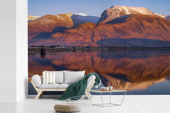 Papier peint photo vinyle - Reflet du Ben Nevis dans l'eau largeur 360 cm x hauteur 240 cm - Tirage photo sur papier peint (disponible en 7 tailles)