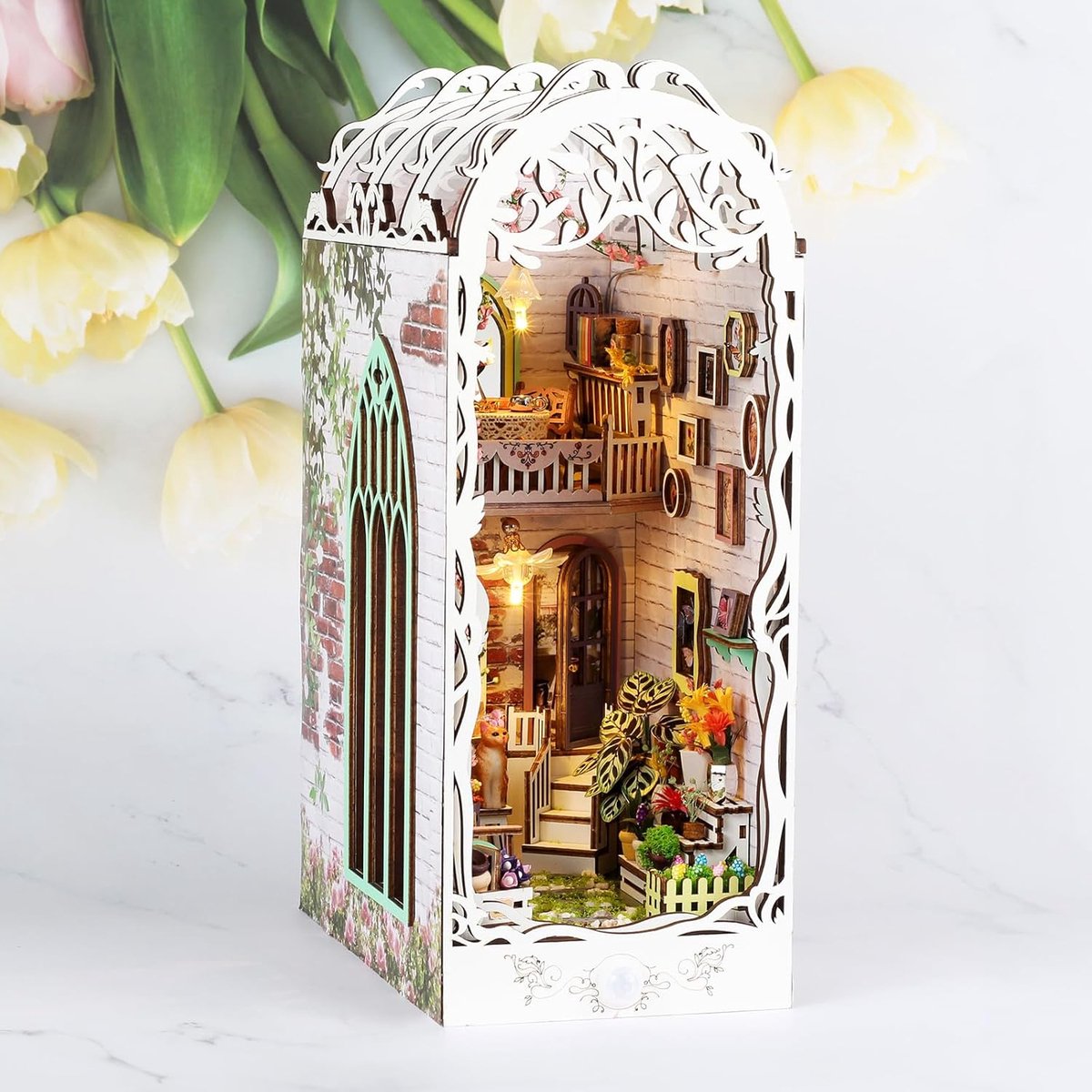Book Nook DIY houtenbouwset, miniatuur poppenhuis-kit, boekensteun model houtenbouwset, boekensteunen van hout, cadeau voor een verjaardag (Seizoensbloemenhuis)