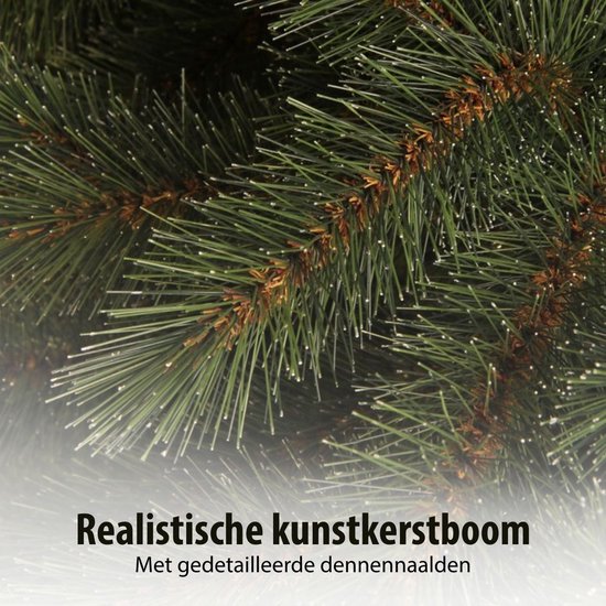 Gedetailleerde opname van groene kunstkerstboomnaalden met witte tips.