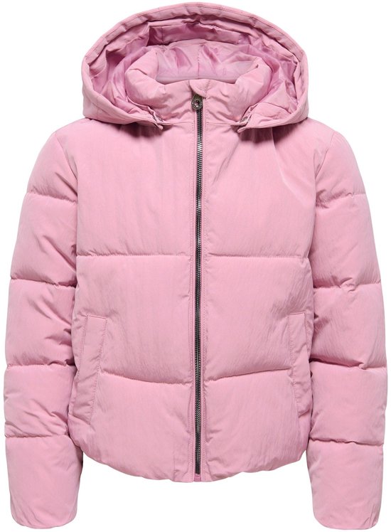 Roze pufferjack voor meisjes, voorkant zichtbaar. Jas met capuchon en ritssluiting.