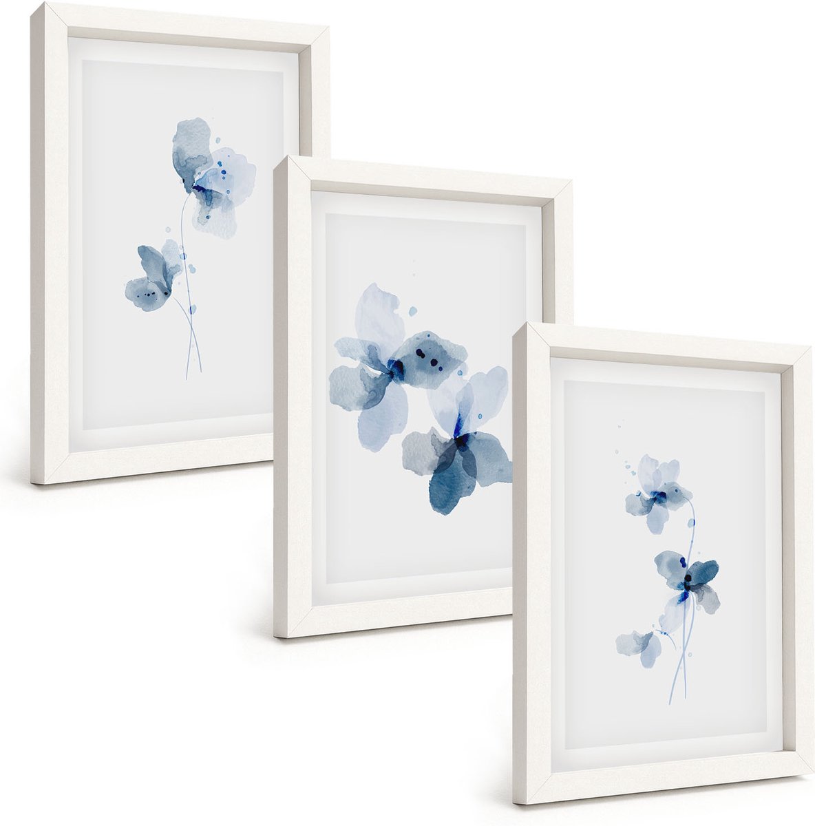 Wallfluent 3-Delige Schilderij Set - Bloemen In Verschillende Blauwtinten Op Een Lichte Achtergrond - 20 x 30 - Decoratieve Muurdecoratie - Slaapkamer - Decoratieve Schilderijen