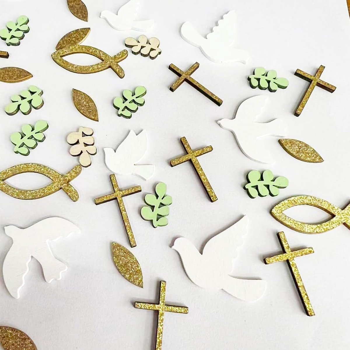 SnelShoppen - Houten Doopconfetti Set 70 Stuks, Witte en Gouden Kruisen, Duiven, Vissen, Bladeren voor Religieuze Decoratie en Feestelijkheden