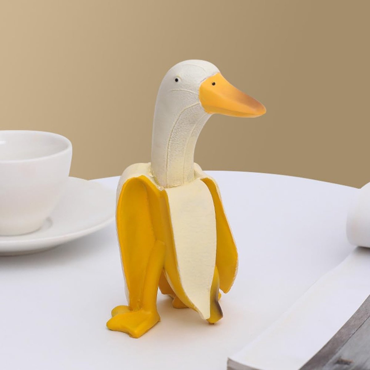 creatieve kunst banaan eend standbeeld, hars geschild geel wit banaan eend standbeeld voor binnen buiten tuin tuin gazon thuiskantoor decoraties