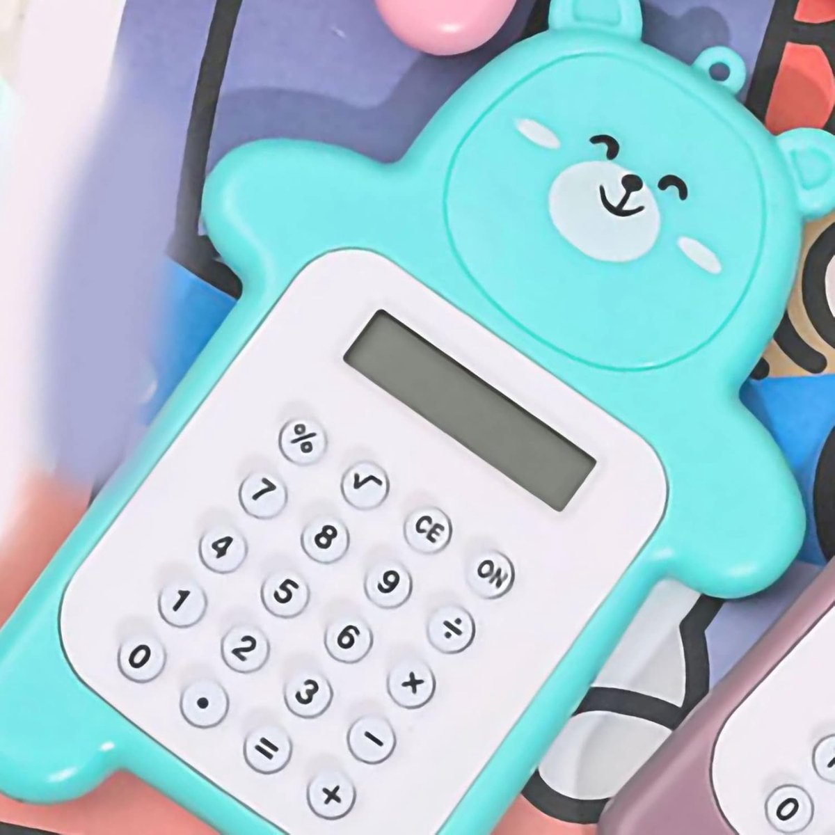 Thijox - Schattige Beer-stijl Mini-cartooncalculator Lichtgewicht 8-cijferige Draagbare Rekenmachine voor Studenten en Kinderen, Comfortabele Rubber K