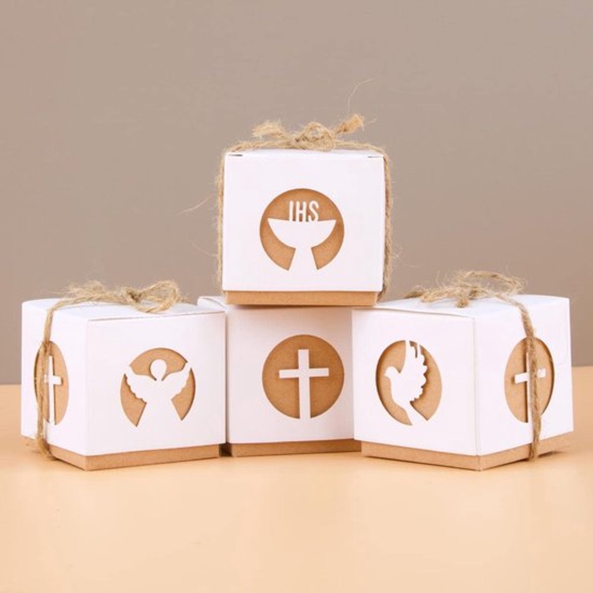 Verpakking van 50 trouwgeschenkdozen, wit, 5 x 5 x 5 cm, kleine papieren geschenkdoos met skeletpatroon, geschenkdozen voor communie, bevestiging, doop, cadeauverpakking, bruiloft, gasten geschenken enz.